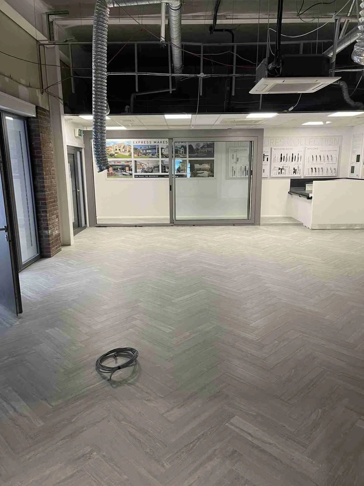 Light Grey Herringbone SPC Click 0.3/6x126x610