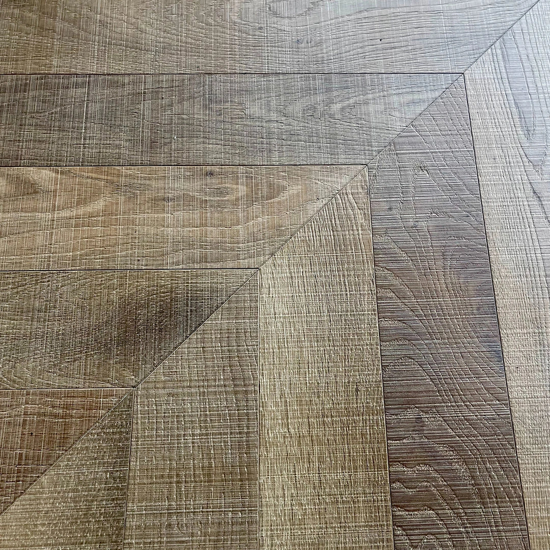 Luxury Champagne Chevron Bandsawn Brushed & Oiled 4/16x90x510
