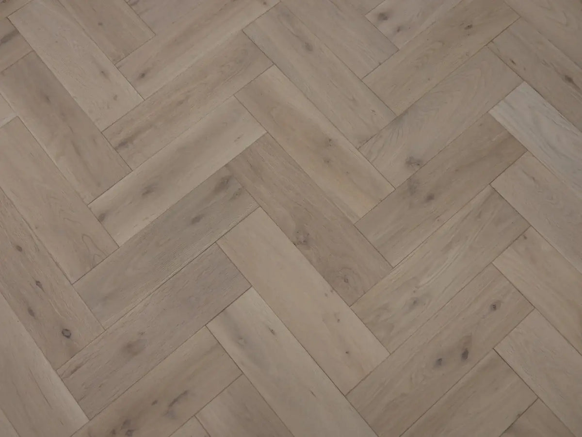 Solid Invisible Oak  Lacquered 90x18x300