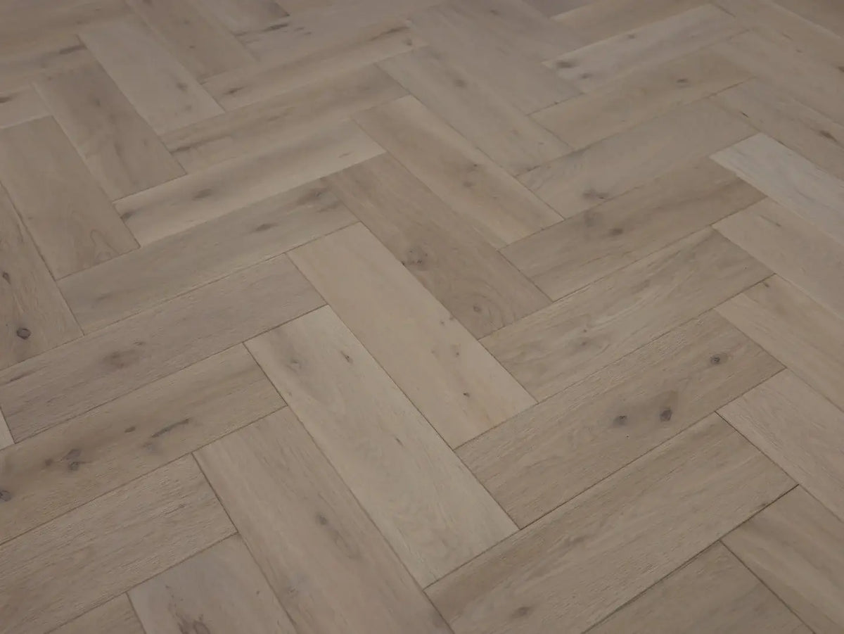 Solid Invisible Oak  Lacquered 90x18x300