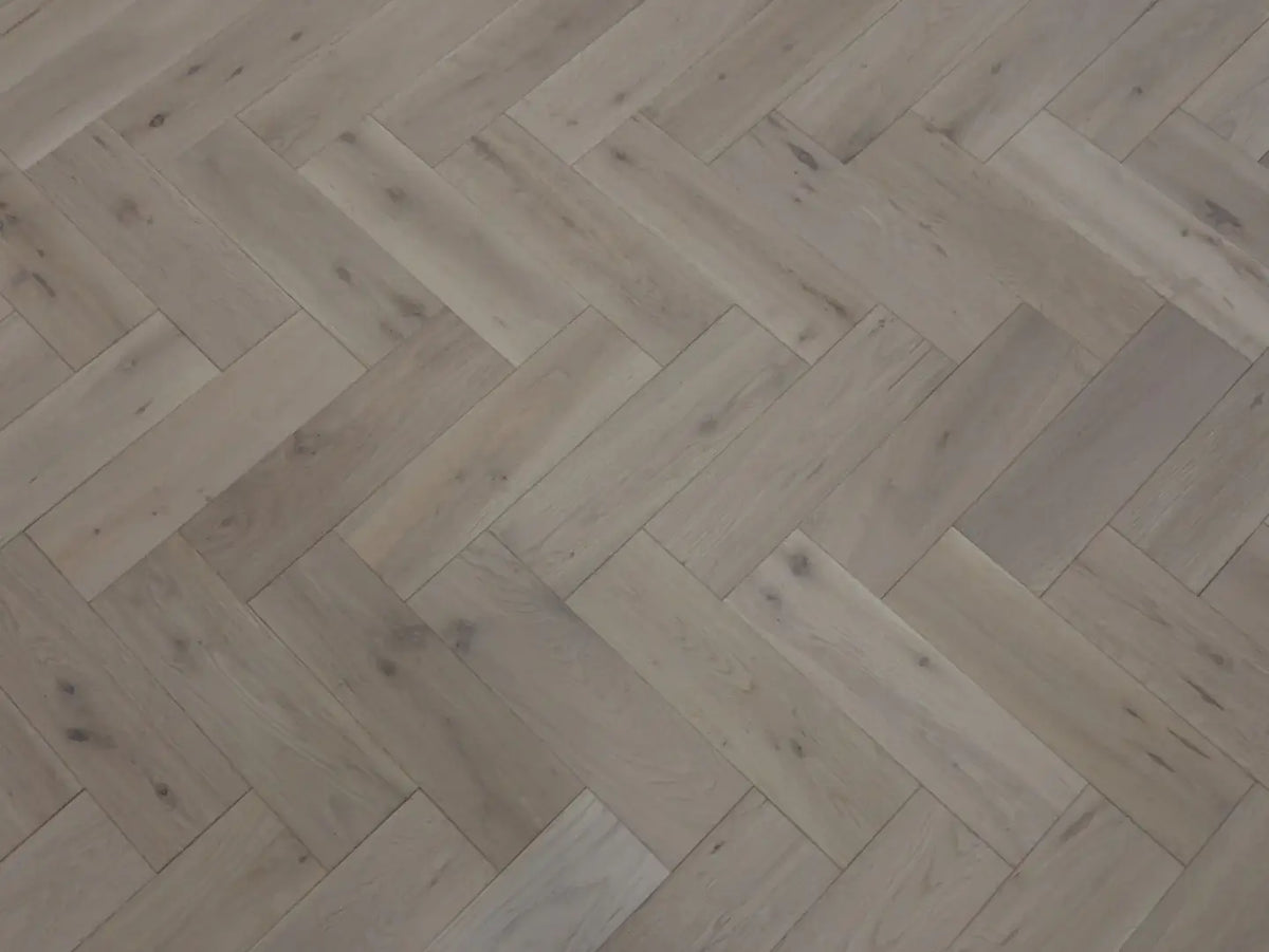 Solid Invisible Oak  Lacquered 90x18x300