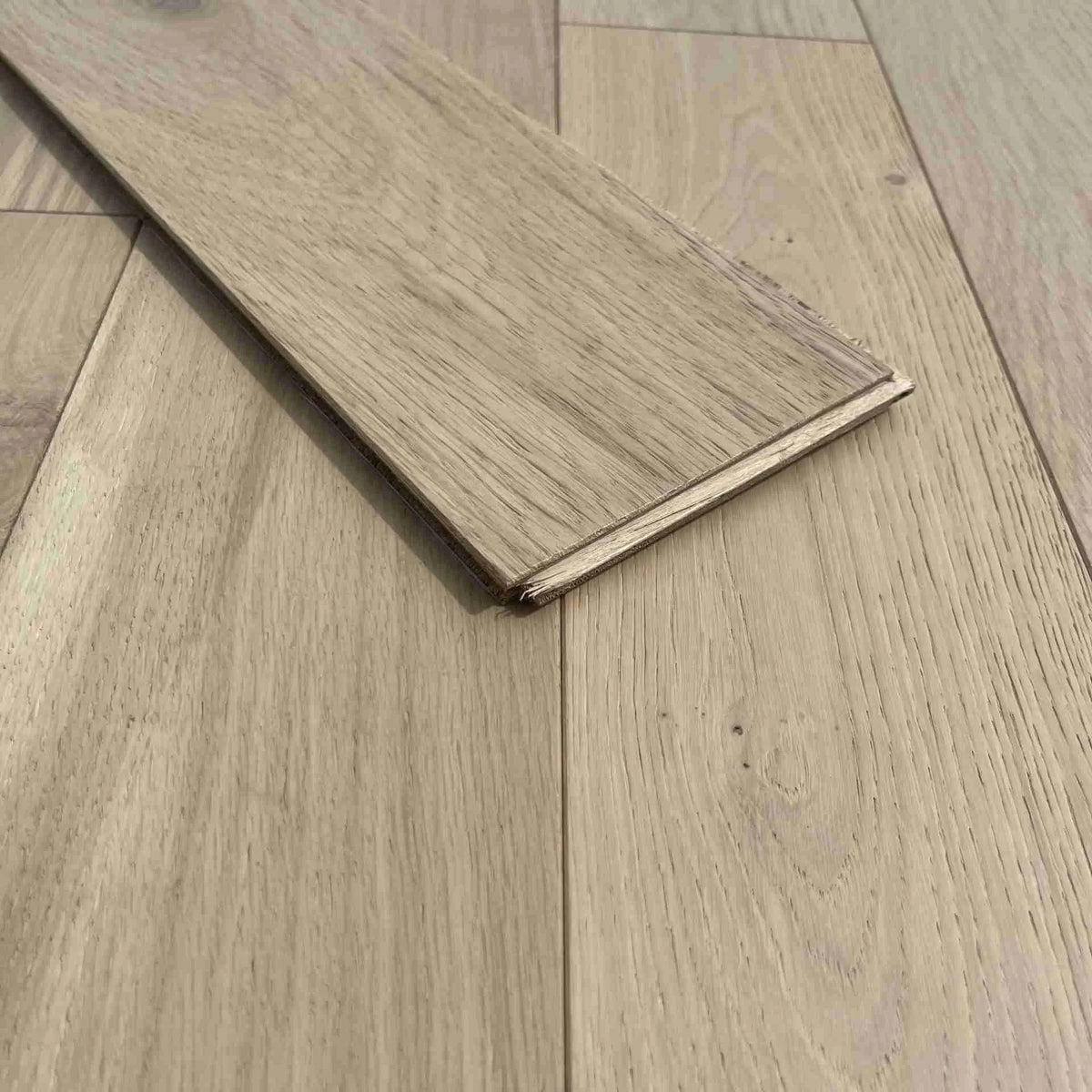 Invisible Oak Brushed & Lacquered 2.5/10x125xRL