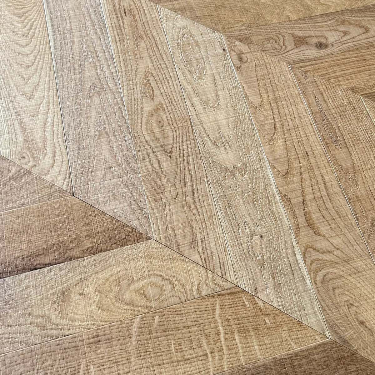 Luxury Natural Oak Chevron Bandsawn Brushed & Oiled 3/14x90x510