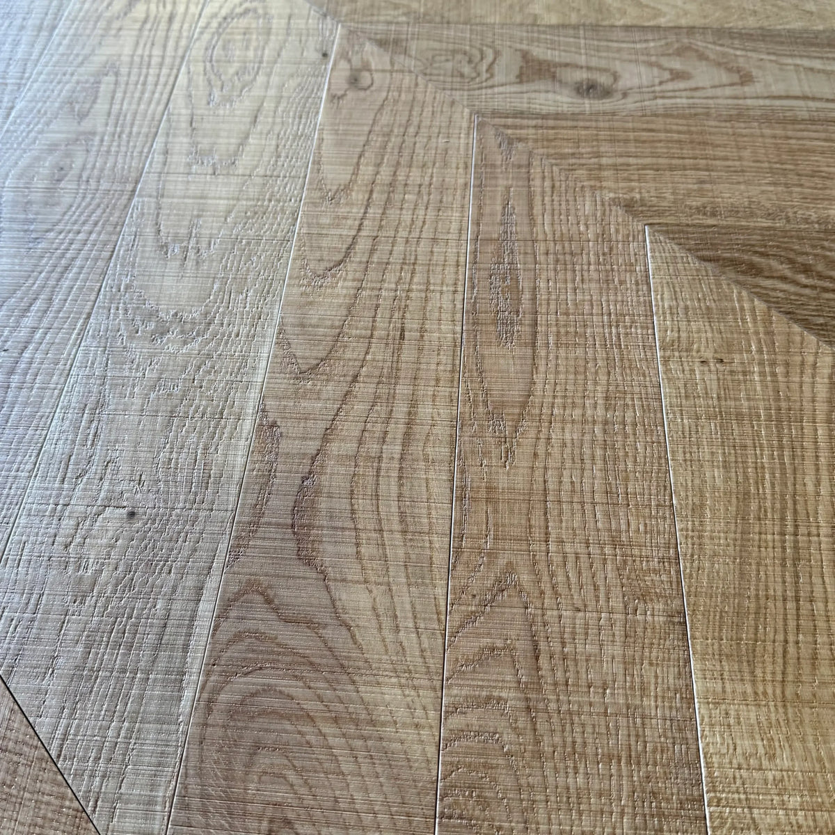 Luxury Natural Oak Chevron Bandsawn Brushed & Oiled 3/14x90x510