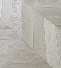 Luxury Prime Oak Chevron UNFINISHED   4/16x120x600