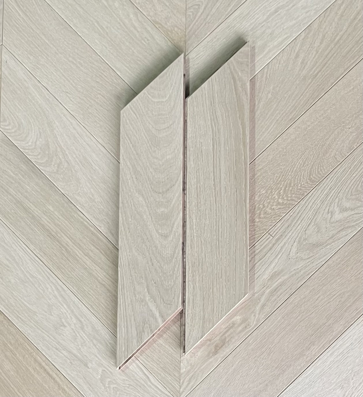 Luxury Prime Oak Chevron UNFINISHED   4/16x120x600