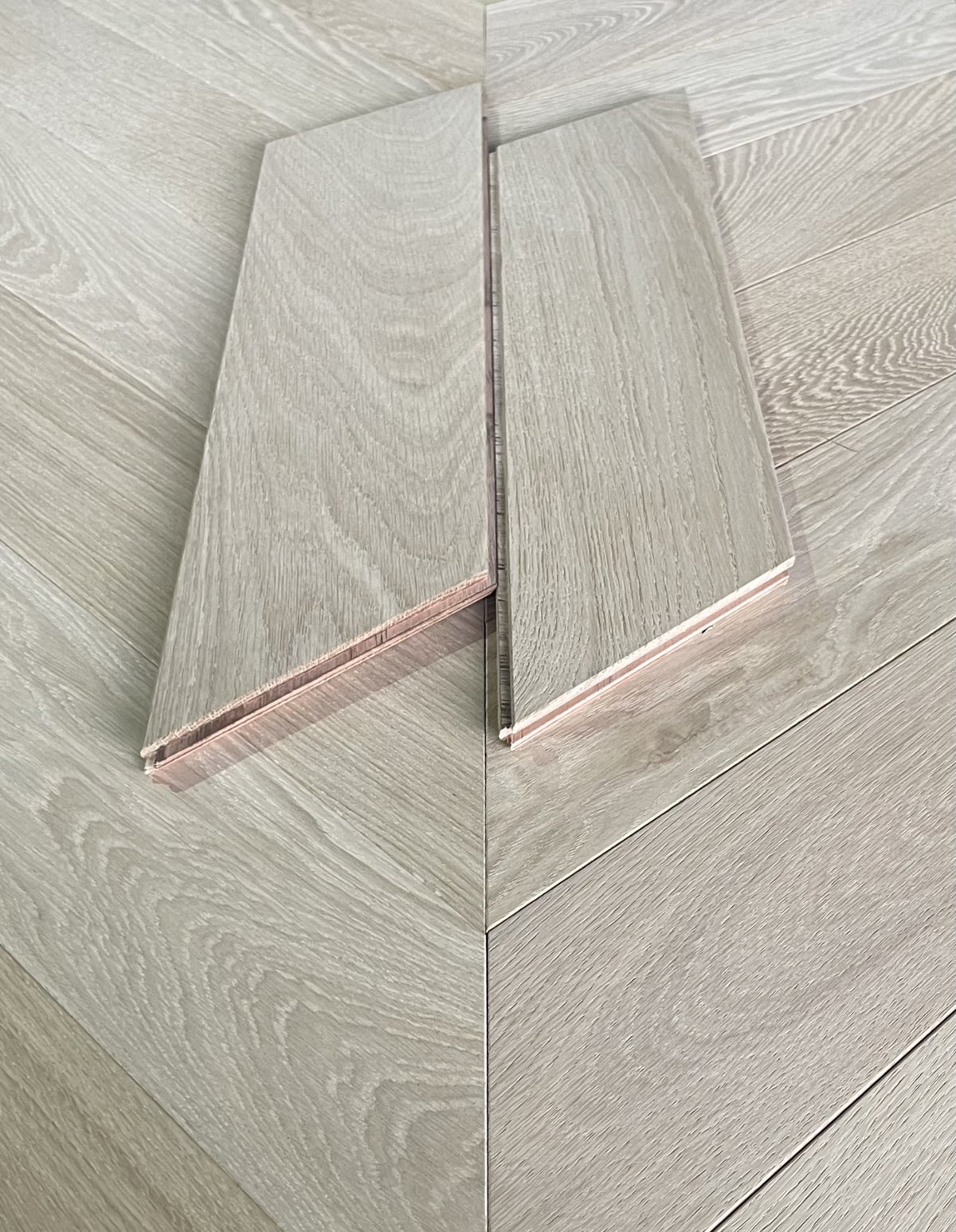 Luxury Prime Oak Chevron UNFINISHED   4/16x120x600
