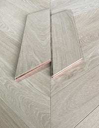 Luxury Prime Oak Chevron UNFINISHED   4/16x120x600
