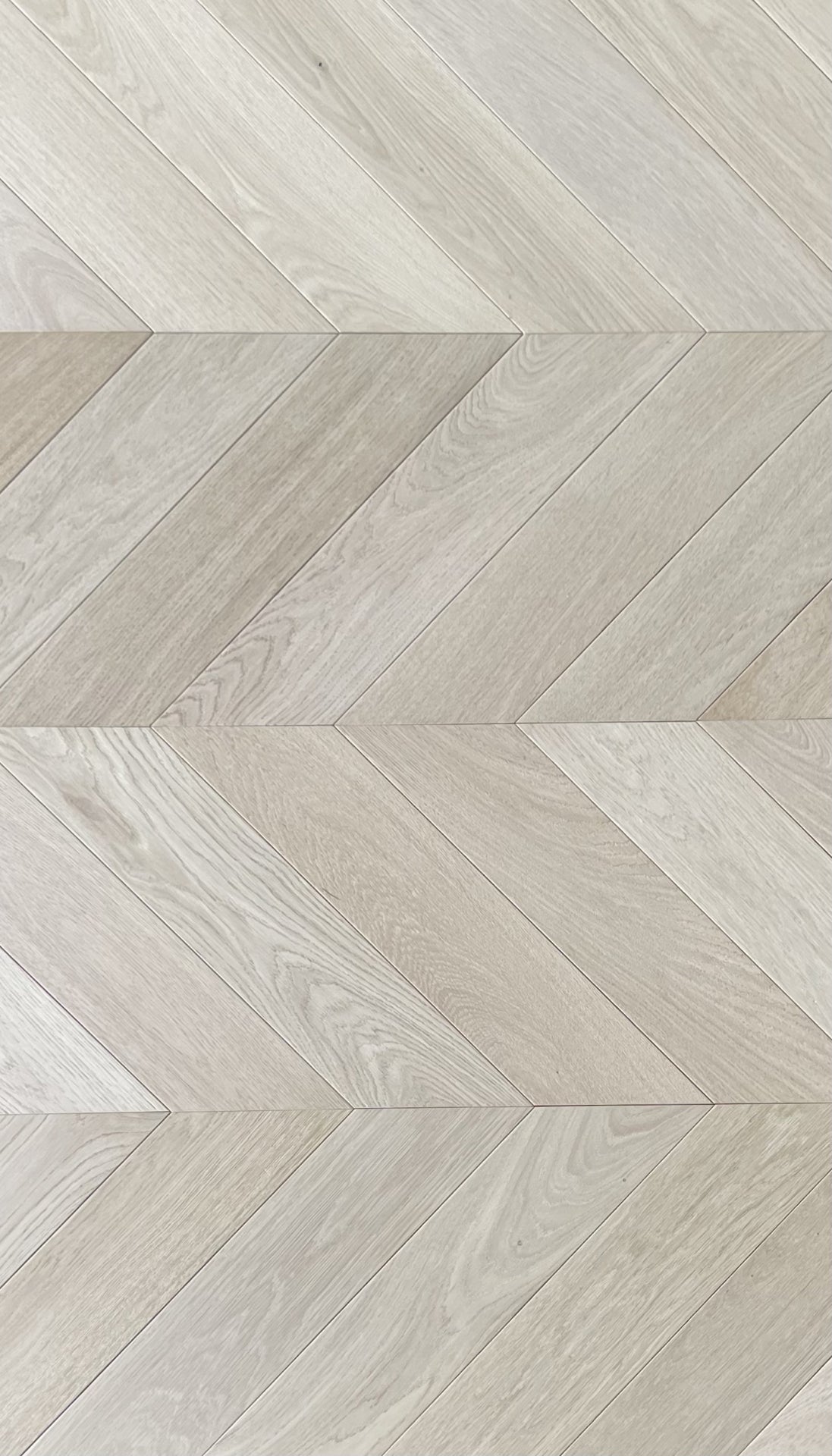 Luxury Prime Oak Chevron UNFINISHED   4/16x120x600