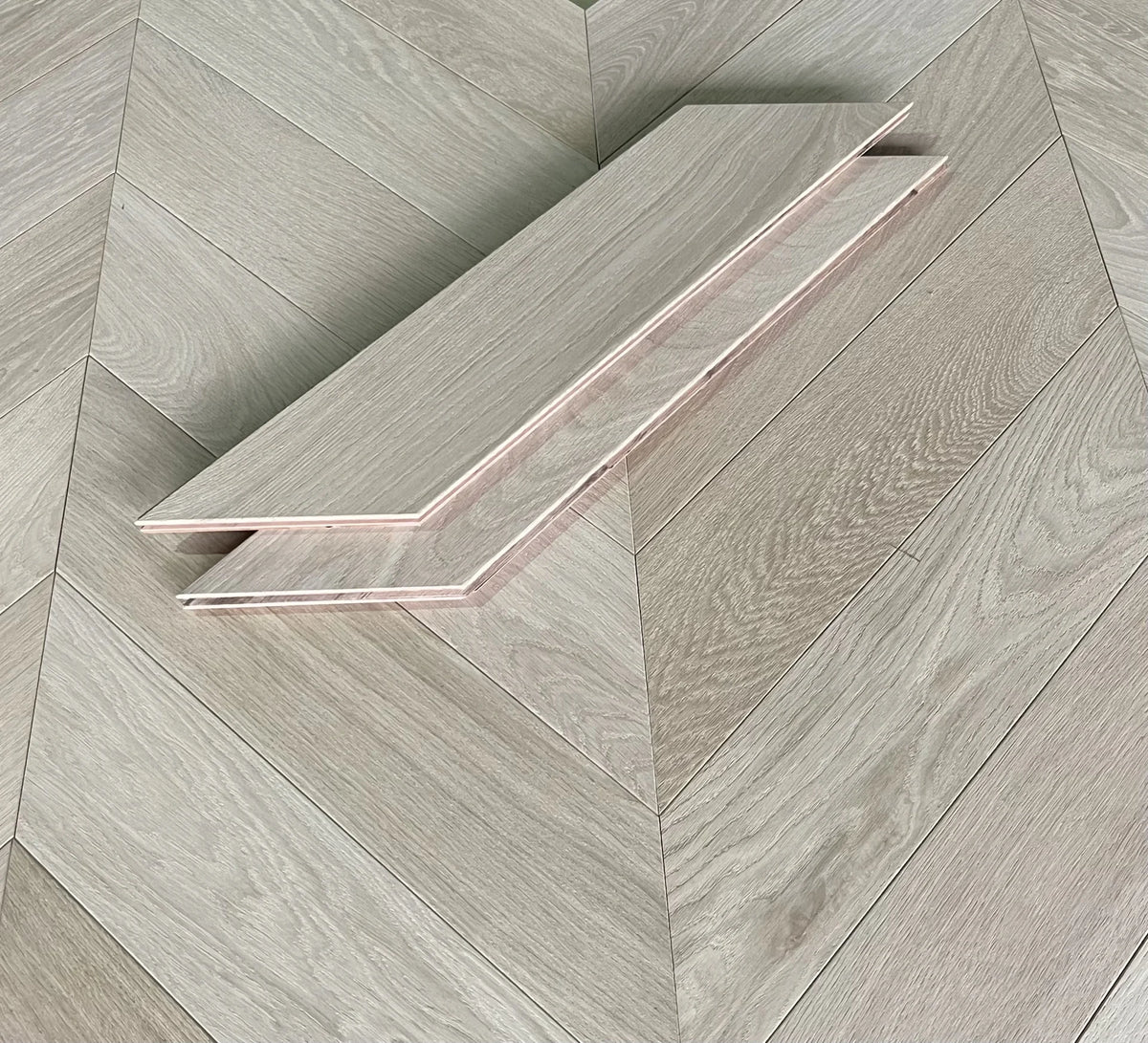 Luxury Prime Oak Chevron UNFINISHED   4/16x120x600