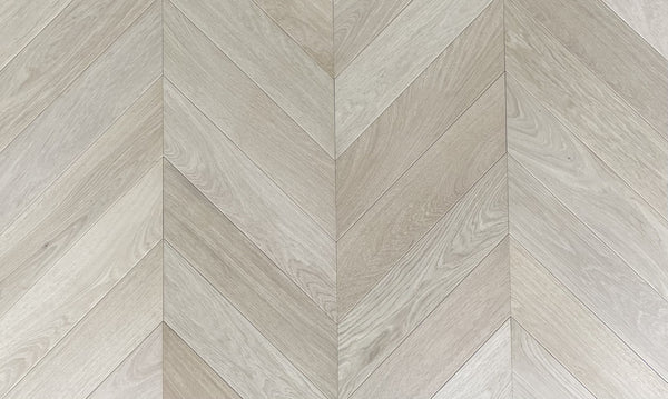 Luxury Prime Oak Chevron UNFINISHED   4/16x120x600