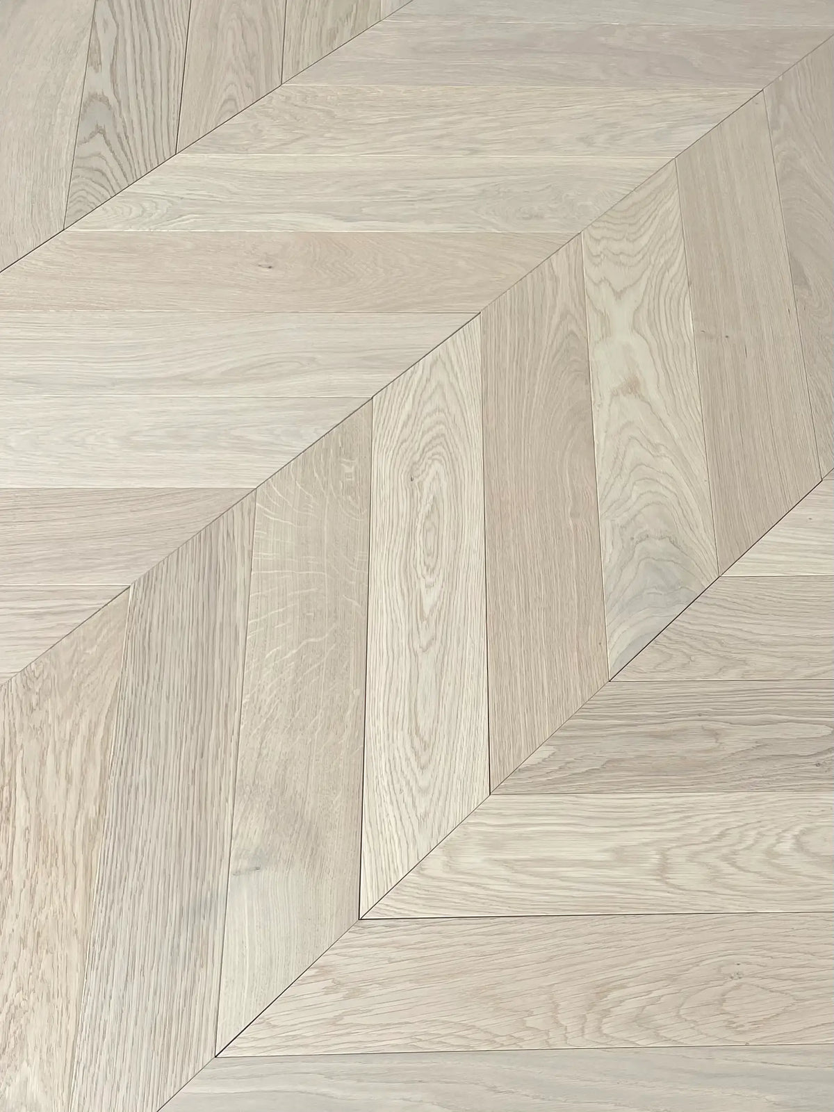 Luxury Prime Invisible Oak Chevron Brushed & Oiled 4/16x120x600