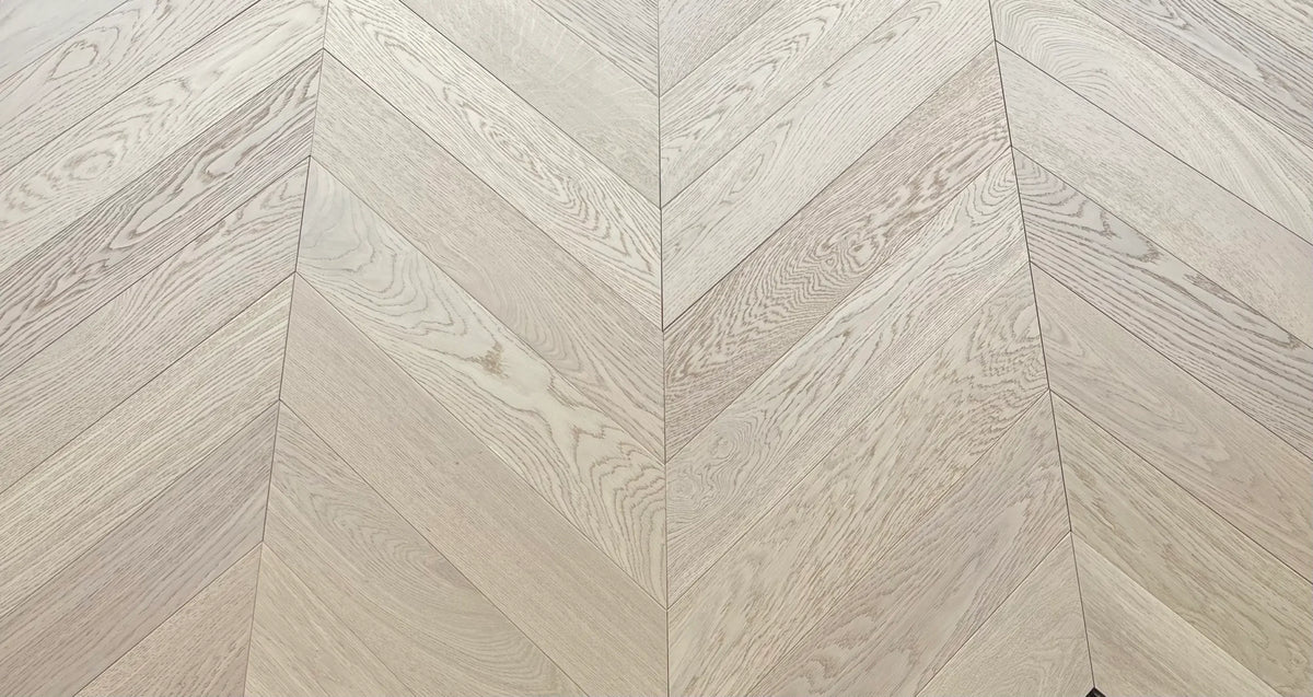 Luxury Prime Invisible Oak Chevron Brushed & Oiled 4/16x120x600
