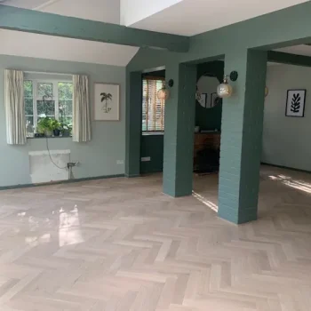 Click Herringbone Prime Grade Invisible Oak Matt Lacquered Flooring 150 x 3/14 x 600mm