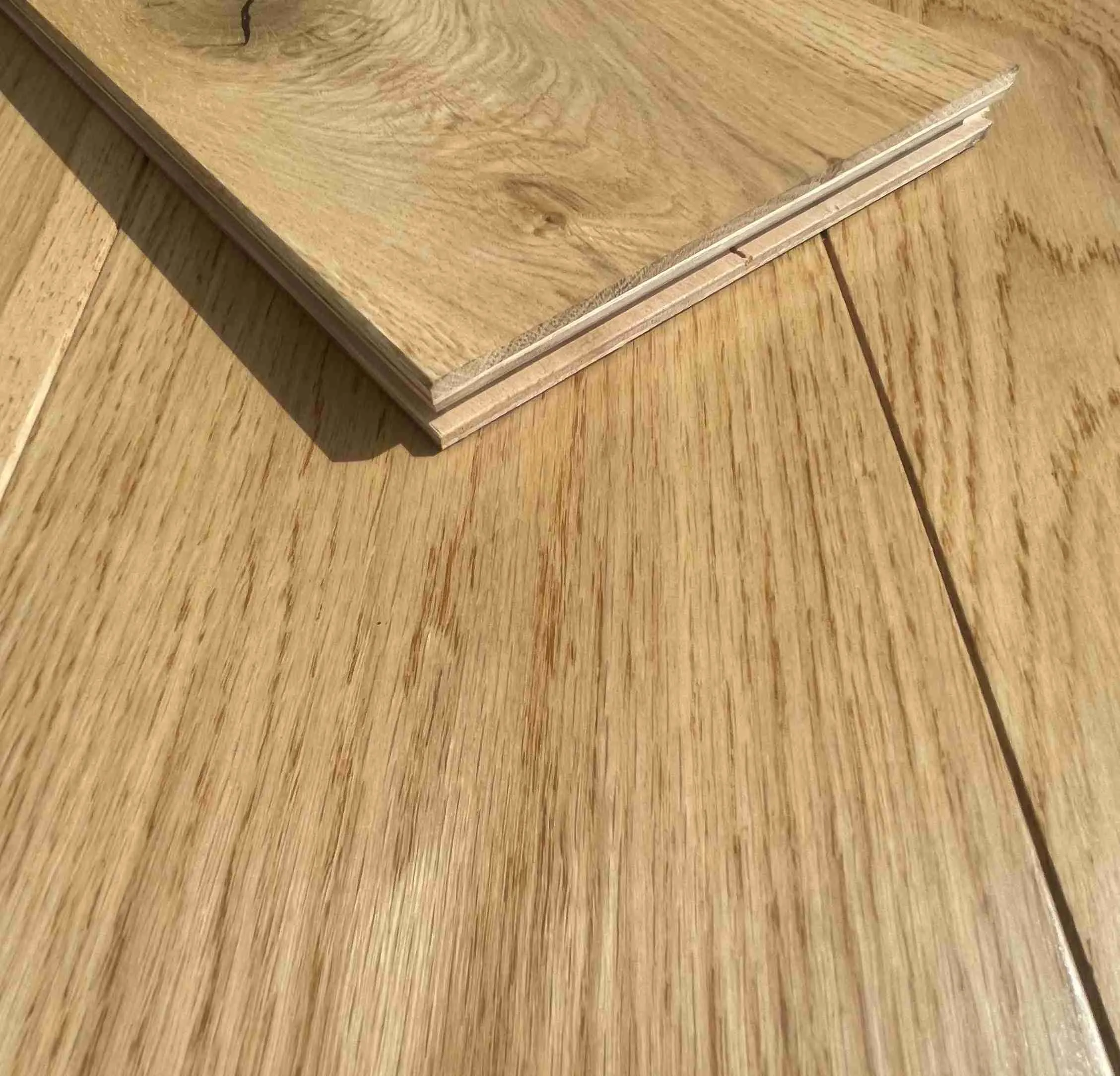 Natural Oak Lacquered Wood Flooring 190 x 4/20 x 1900mm - Image 3