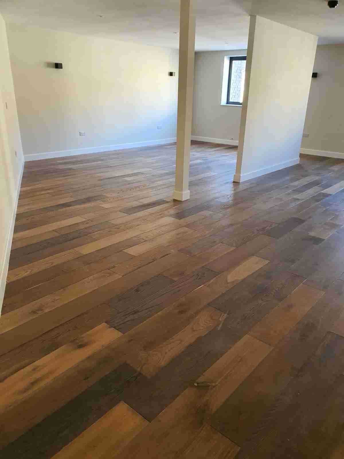 Triple Smoked Oak Brushed & Oiled 186 x 6/20mm Random Length - Image 2