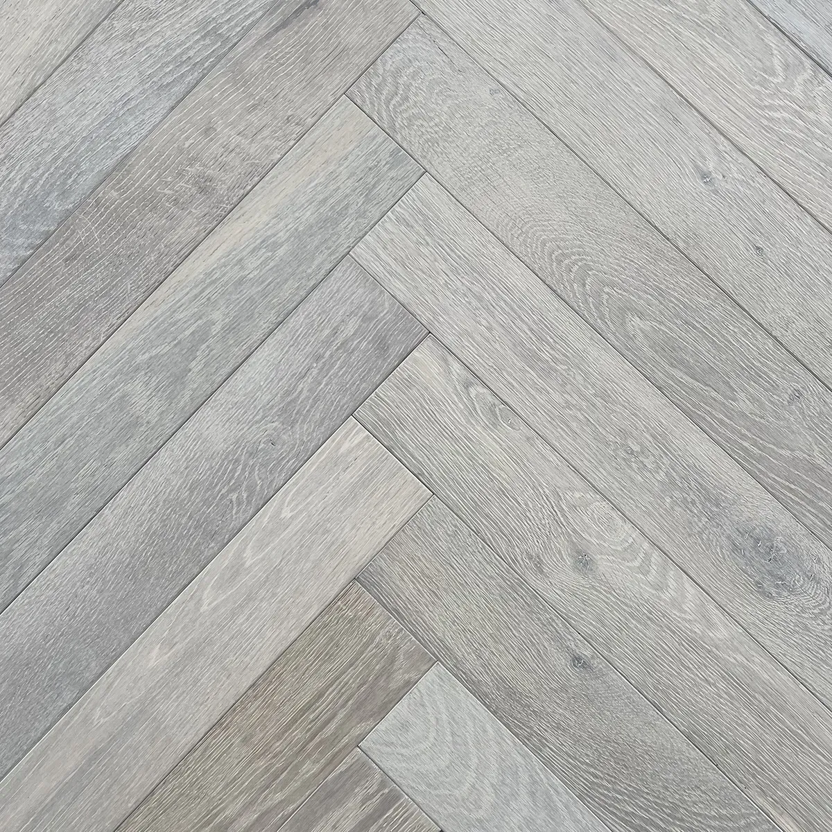 Herringbone Active Grey Oak Brushed & Oiled 92 x 4/18 x 600mm